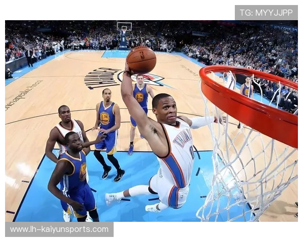 威少三双数据再现，尽管队友失常，依然是赛场焦点